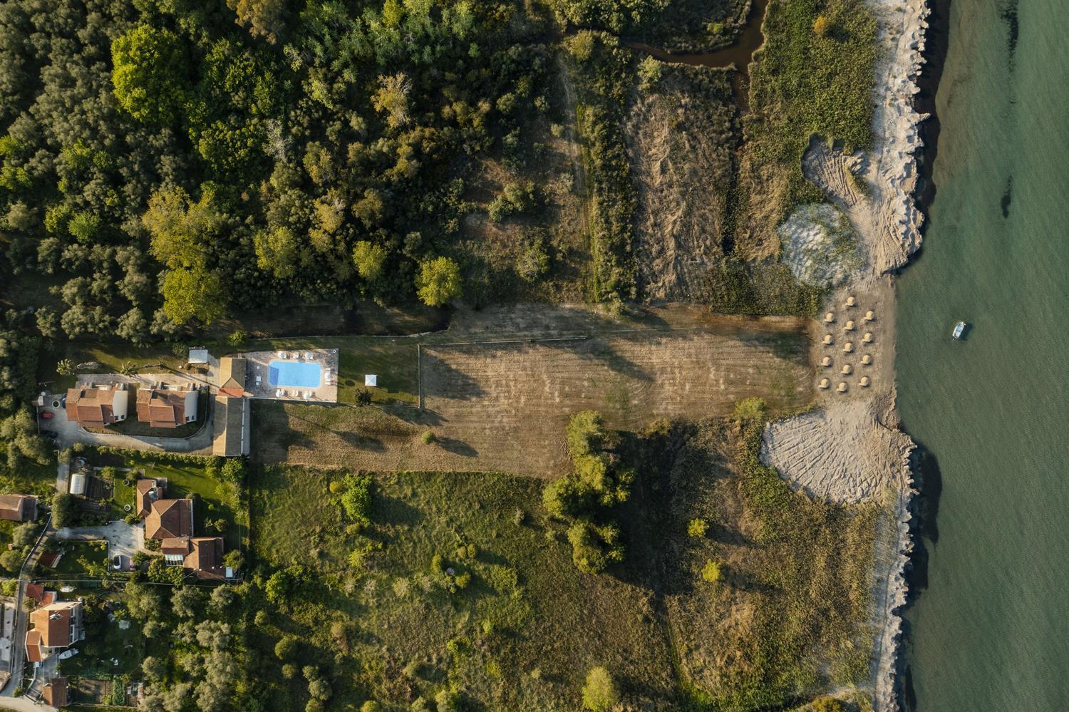 Апартаменты Parakladi Seaside Retreat Лефкими Экстерьер фото