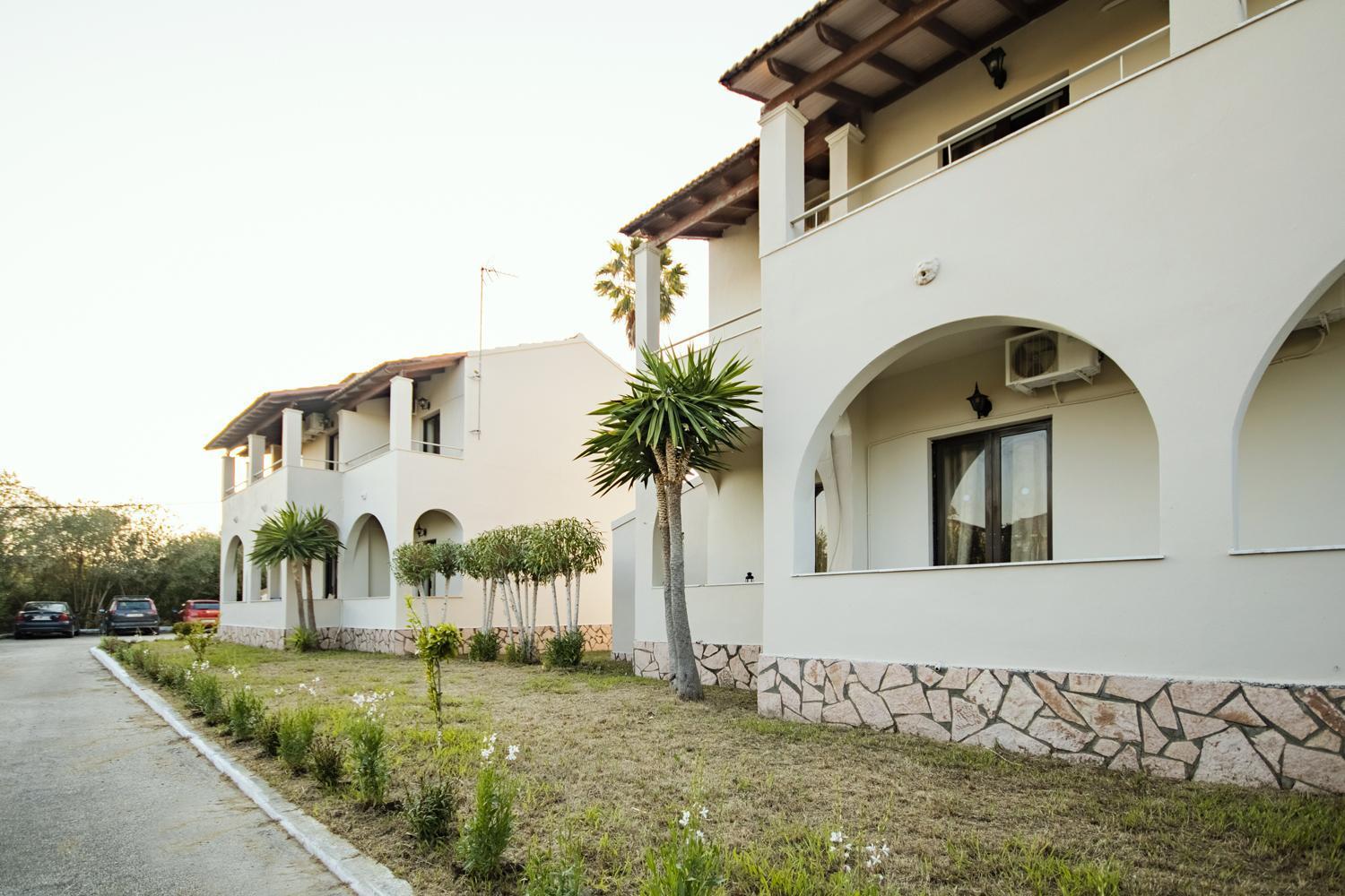 Апартаменты Parakladi Seaside Retreat Лефкими Экстерьер фото